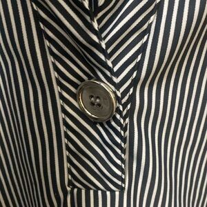 Black and white 3/4 sleeve shift dress